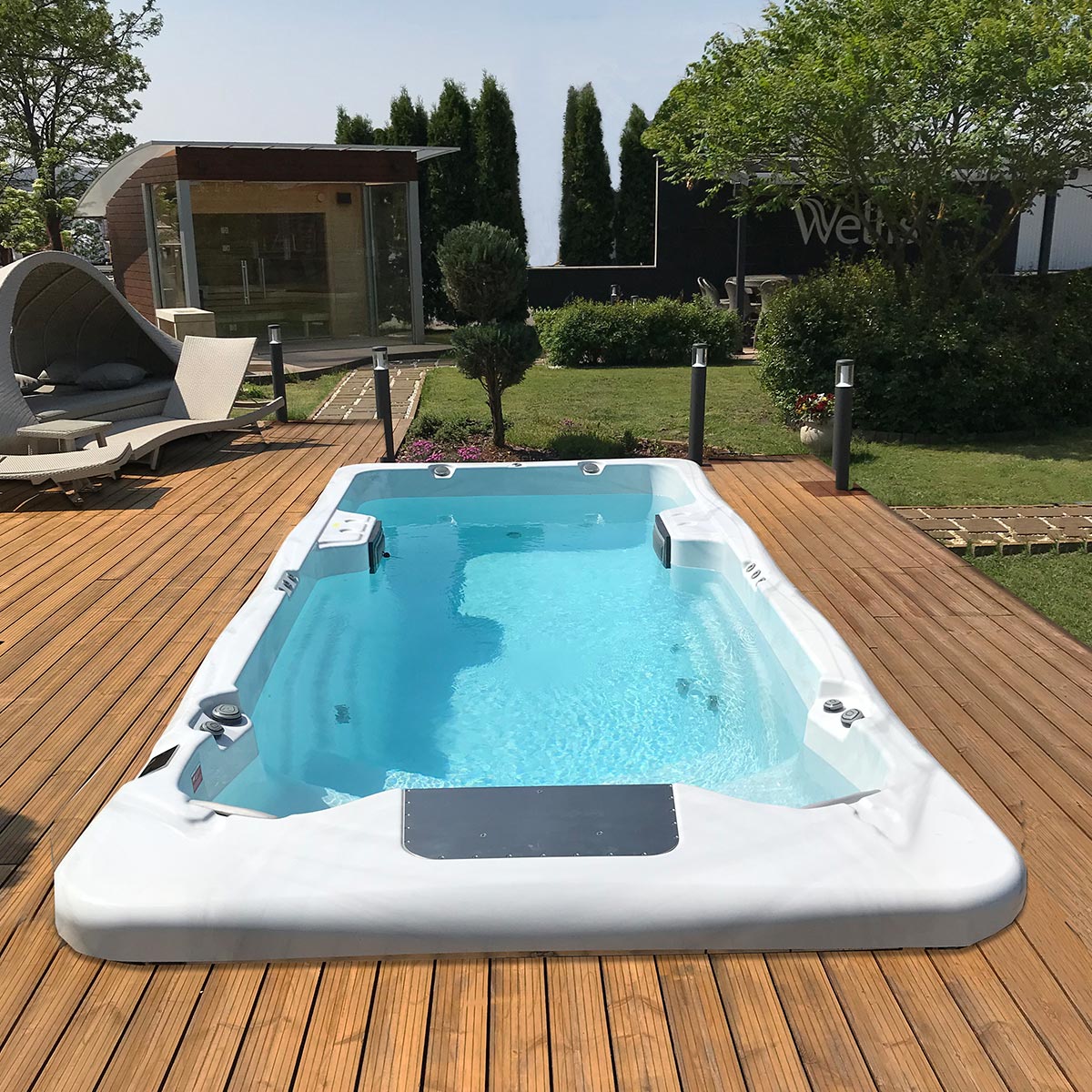 Amazonas_swim_spa_wflow_lifestyle3