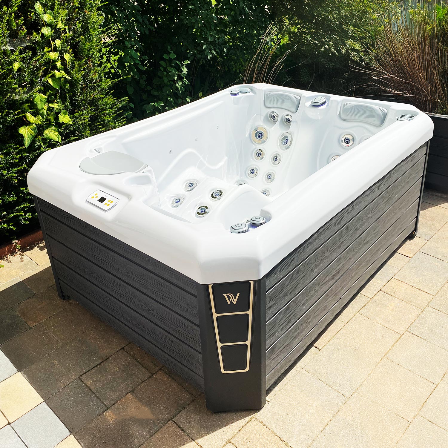 Wellis_Manhattan_hot_tub_detail7